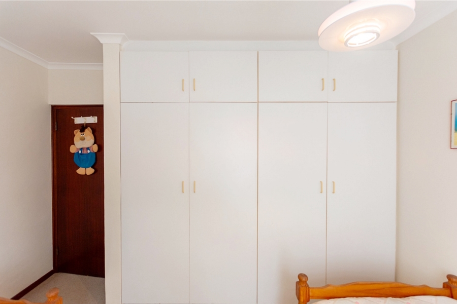 5 Bedroom Property for Sale in Middedorp Western Cape